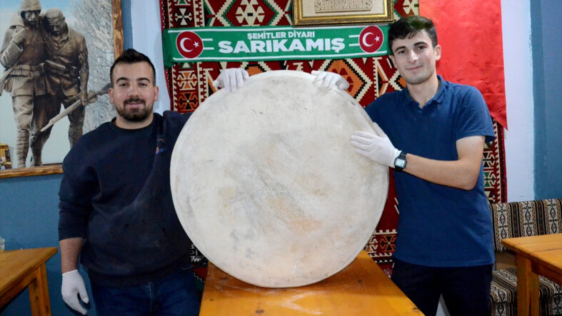 Kars'ın tescilli gravyer peyniri tezgahlarda