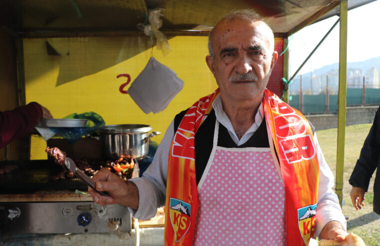 Bir dönem Süper Lig’de oynuyordu, şimdi köfte ekmek satıyor